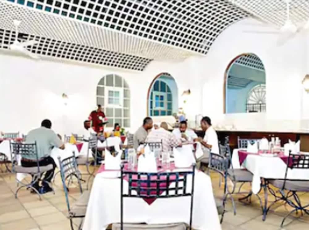 Sentrim Castle Royal Hotel Mombasa Exterior photo